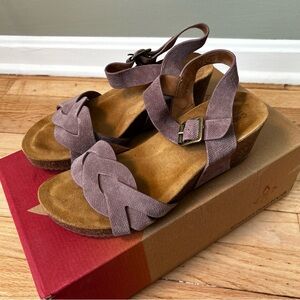 Comfortiva‎ Erena Women's wedge sandals purple size 8.5